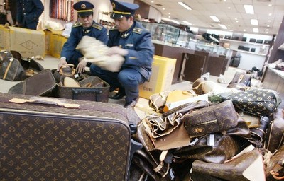 假冒世界名牌產品遭北京工商查處，商品批發貿易敲響警鐘
